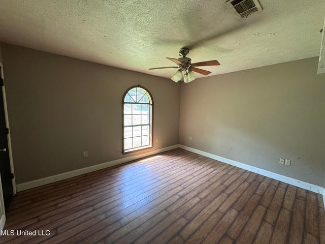 4918 Forest Hill Road, Byram, MS 39272