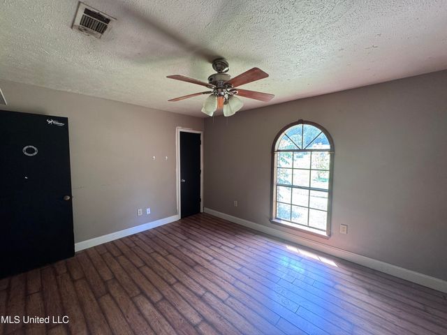 4918 Forest Hill Road, Byram, MS 39272