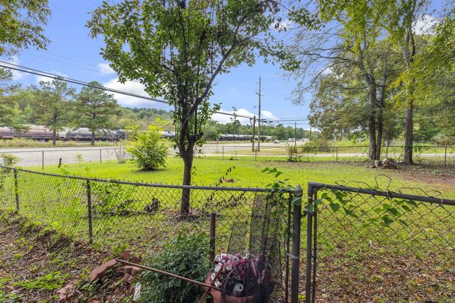 710 W 1st Street, Hughes Springs, TX 75656