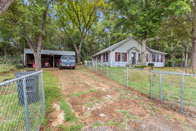 710 W 1st Street, Hughes Springs, TX 75656