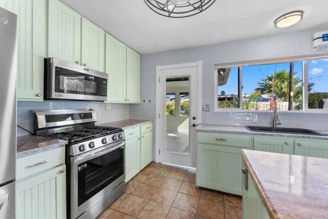 509 Sunset Drive, Oceanside, CA 92058