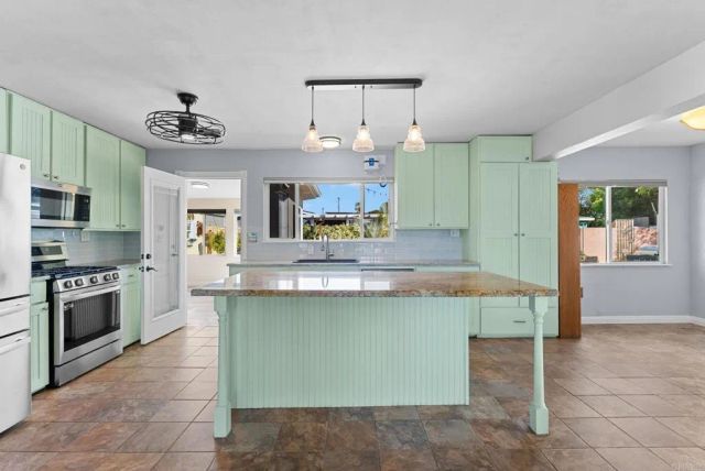 509 Sunset Drive, Oceanside, CA 92058