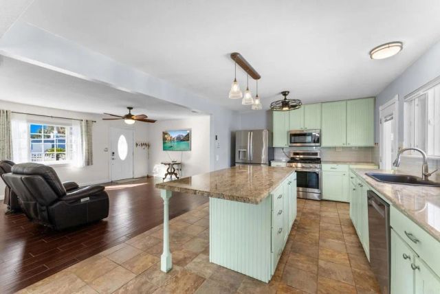 509 Sunset Drive, Oceanside, CA 92058