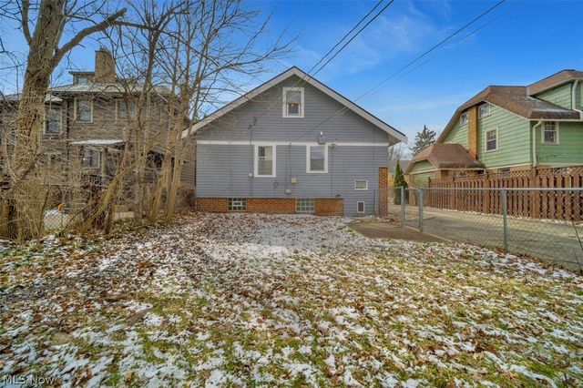 3327 Bradford Road, Cleveland Heights, OH 44118