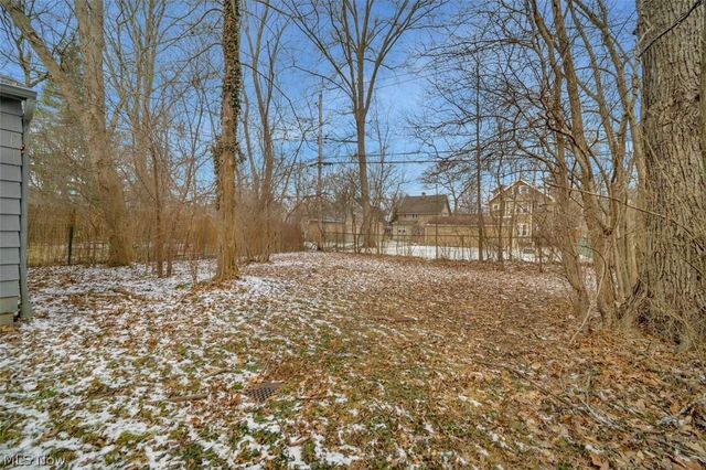 3327 Bradford Road, Cleveland Heights, OH 44118