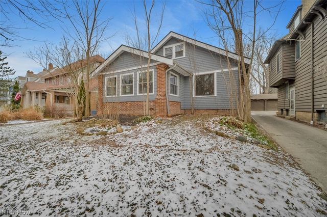 3327 Bradford Road, Cleveland Heights, OH 44118