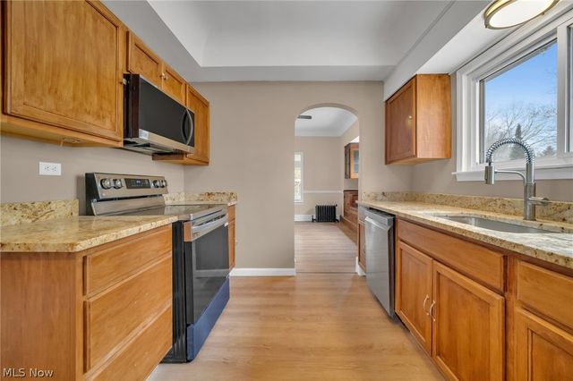 3327 Bradford Road, Cleveland Heights, OH 44118