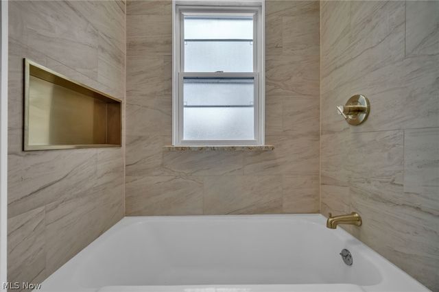 3327 Bradford Road, Cleveland Heights, OH 44118