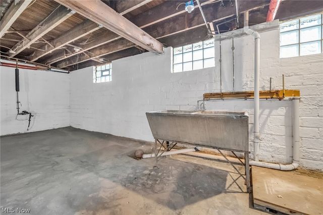 3327 Bradford Road, Cleveland Heights, OH 44118