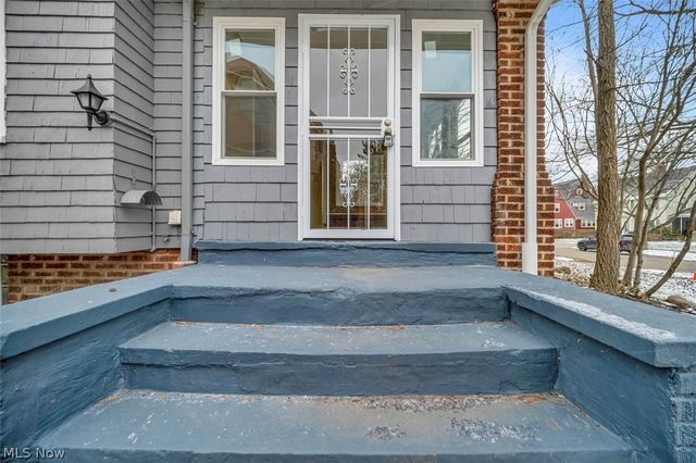 3327 Bradford Road, Cleveland Heights, OH 44118