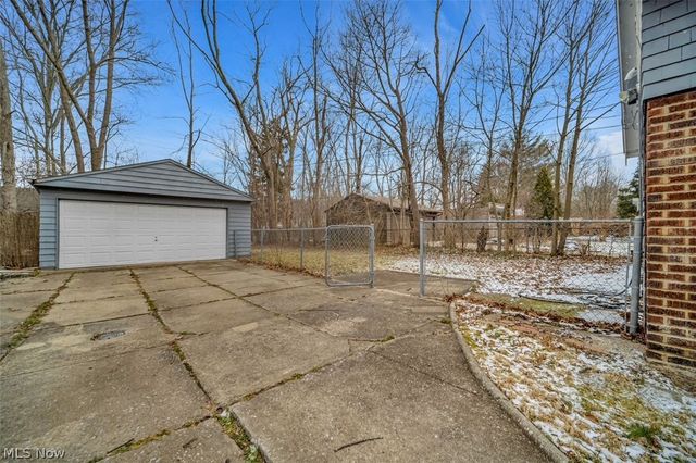 3327 Bradford Road, Cleveland Heights, OH 44118