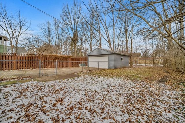 3327 Bradford Road, Cleveland Heights, OH 44118