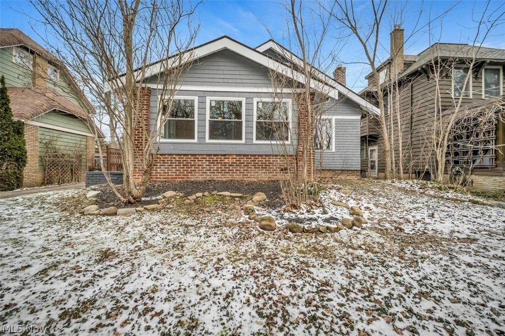 3327 Bradford Road, Cleveland Heights, OH 44118
