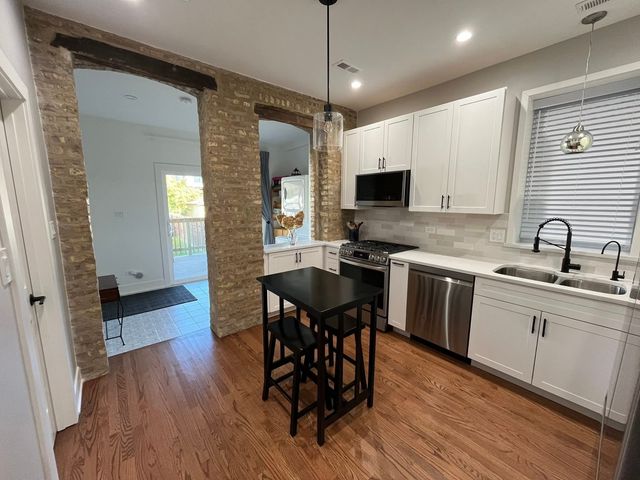 2548 W Argyle Street 1, Chicago, IL 60625