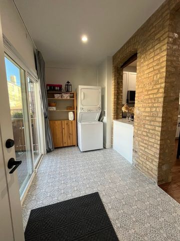 2548 W Argyle Street 1, Chicago, IL 60625