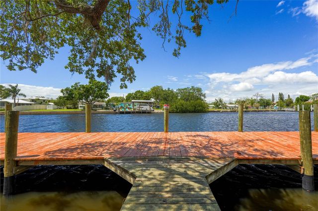 102 DICKMAN DRIVE SW, Ruskin, FL 33570