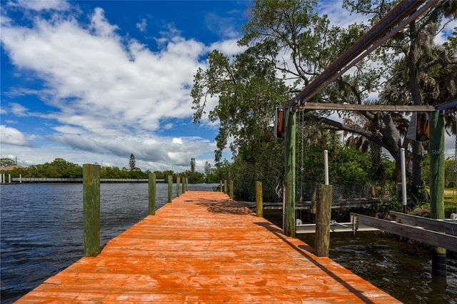 102 DICKMAN DRIVE SW, Ruskin, FL 33570