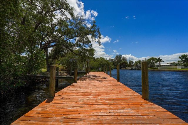 102 DICKMAN DRIVE SW, Ruskin, FL 33570