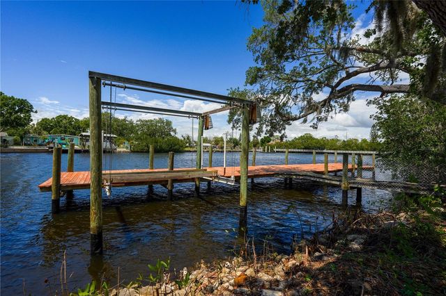 102 DICKMAN DRIVE SW, Ruskin, FL 33570