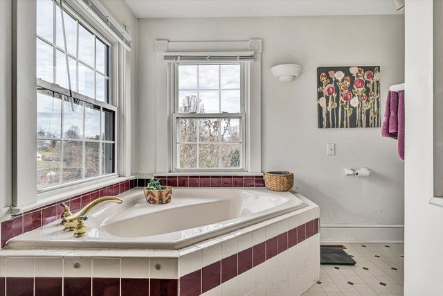 4015 Mud Lick RD, Roanoke, VA 24018