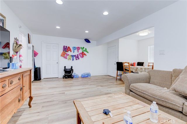 1720 Cerritos Avenue, Long Beach, CA 90813