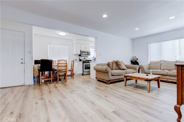 1720 Cerritos Avenue, Long Beach, CA 90813
