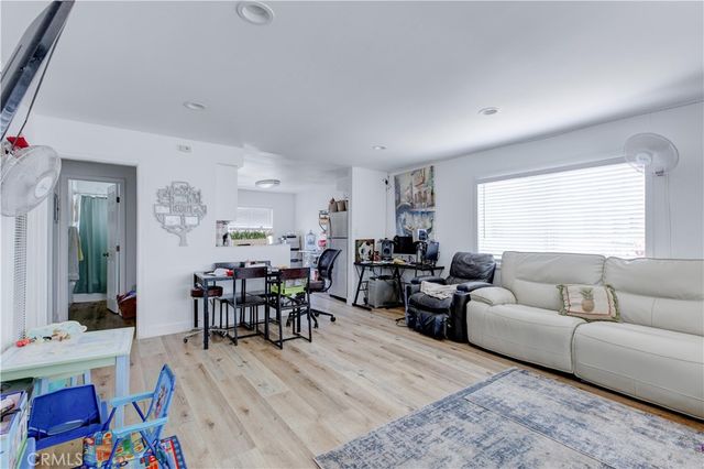 1720 Cerritos Avenue, Long Beach, CA 90813