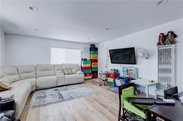 1720 Cerritos Avenue, Long Beach, CA 90813