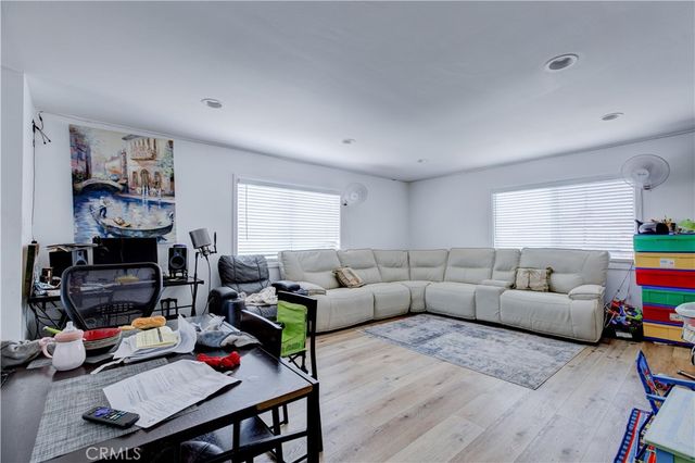 1720 Cerritos Avenue, Long Beach, CA 90813