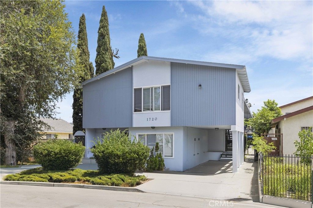 1720 Cerritos Avenue, Long Beach, CA 90813