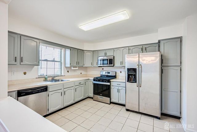 404 Maplecrest Road, Edison, NJ 08820