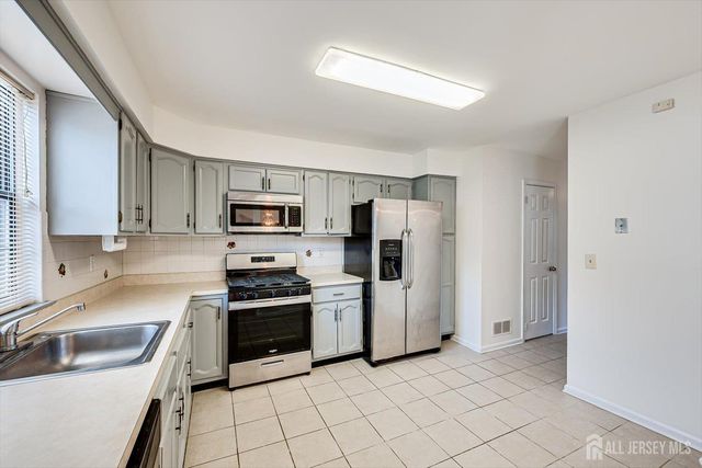 404 Maplecrest Road, Edison, NJ 08820