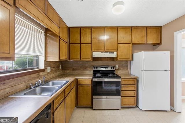 8811 W Chase Drive, Douglasville, GA 30134