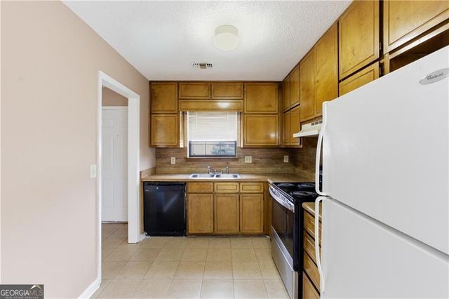 8811 W Chase Drive, Douglasville, GA 30134