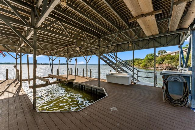 621 Waterway LN, Burnet, TX 78611
