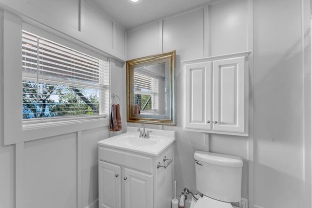 621 Waterway LN, Burnet, TX 78611