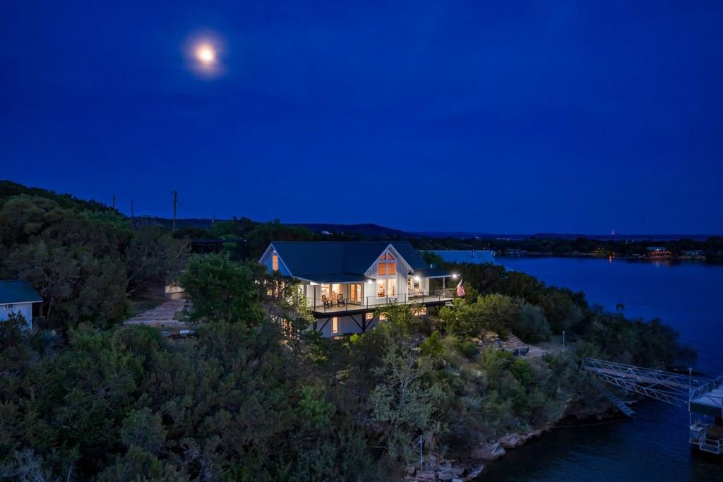621 Waterway LN, Burnet, TX 78611