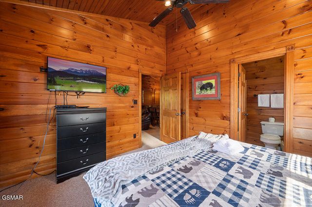 834 Great Smoky Way, Gatlinburg, TN 37738