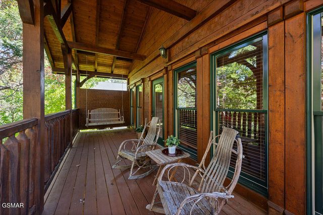 834 Great Smoky Way, Gatlinburg, TN 37738