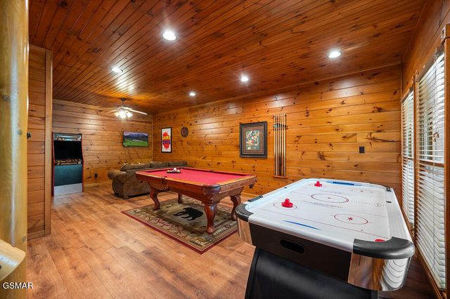 834 Great Smoky Way, Gatlinburg, TN 37738