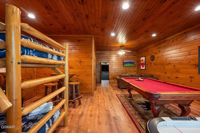 834 Great Smoky Way, Gatlinburg, TN 37738