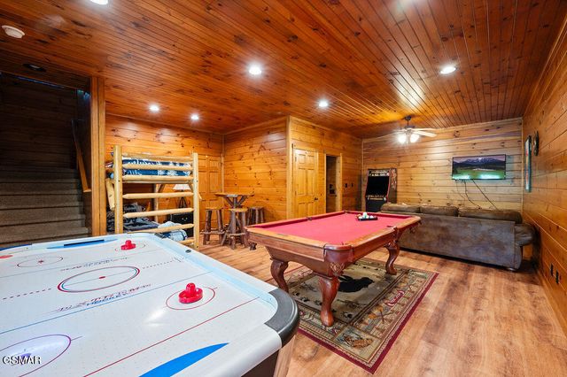 834 Great Smoky Way, Gatlinburg, TN 37738