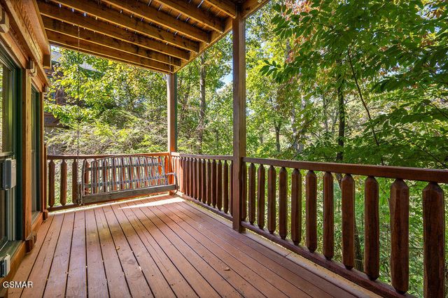 834 Great Smoky Way, Gatlinburg, TN 37738