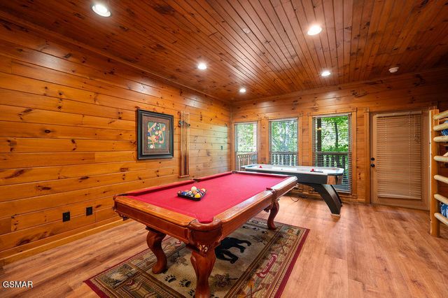 834 Great Smoky Way, Gatlinburg, TN 37738