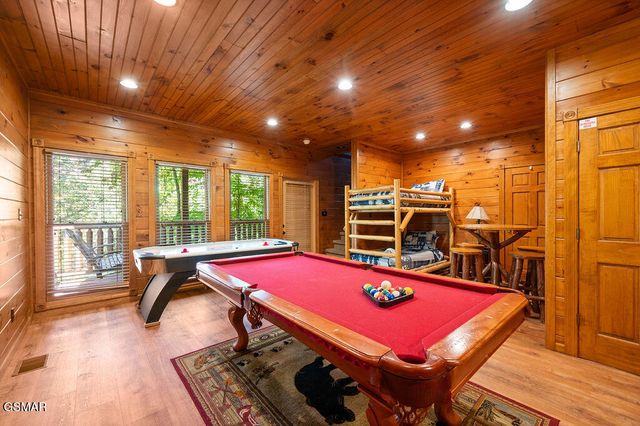 834 Great Smoky Way, Gatlinburg, TN 37738