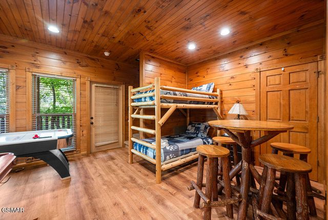 834 Great Smoky Way, Gatlinburg, TN 37738