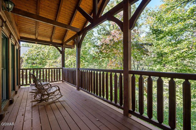 834 Great Smoky Way, Gatlinburg, TN 37738