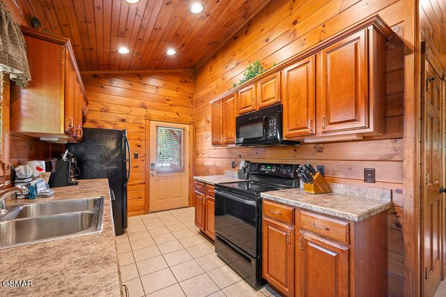 834 Great Smoky Way, Gatlinburg, TN 37738