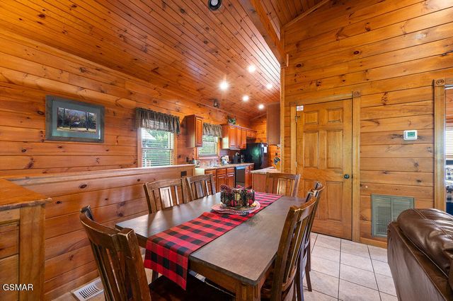 834 Great Smoky Way, Gatlinburg, TN 37738