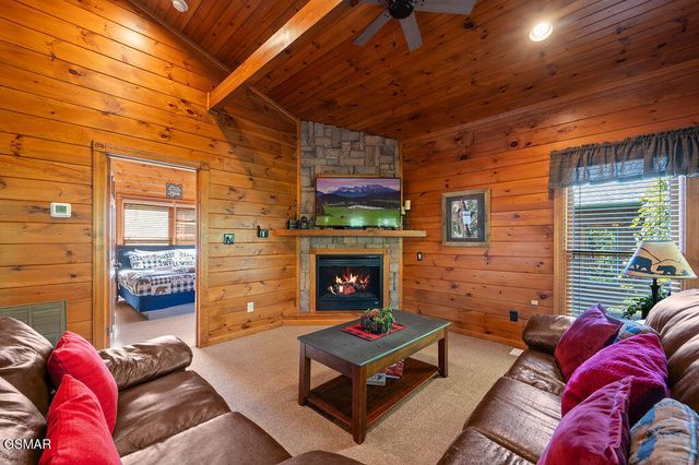 834 Great Smoky Way, Gatlinburg, TN 37738